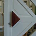 Detail voordeurkozijn.